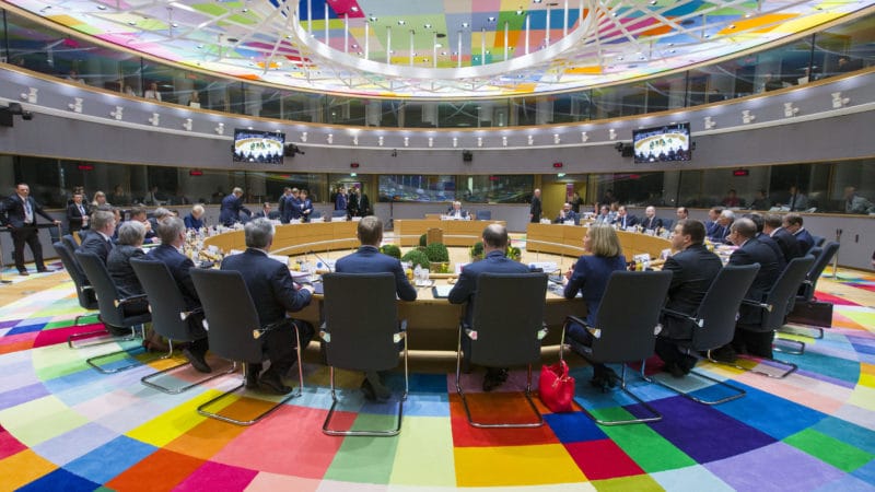 Самит у Бриселу: Чланице ЕУ подељене по свим питањима