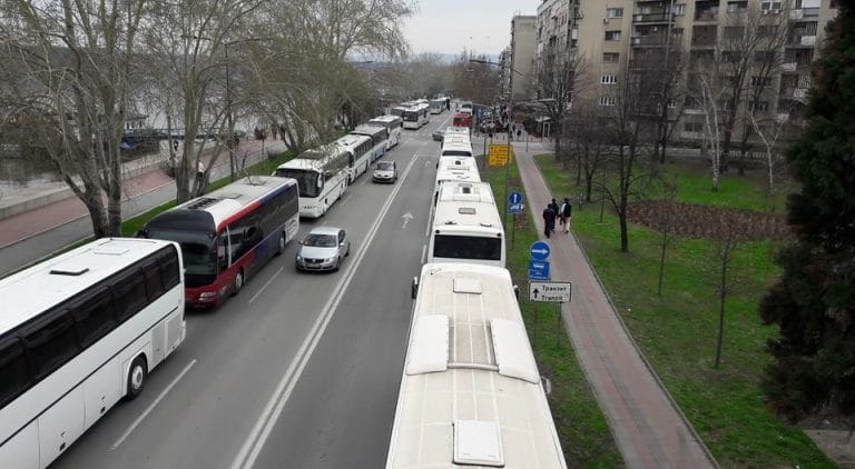 Одакле вам паре? Вучић спрема 1.500 аутобуса за којима довлачи ботове у Нови Сад и Београд