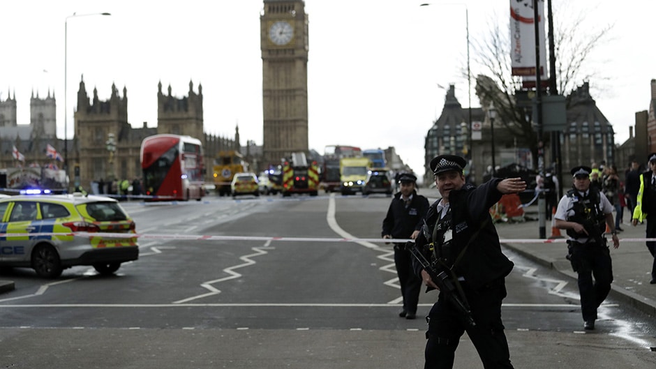 Пуцњава испред парламента Велике Британије, има и мртвих (фото)