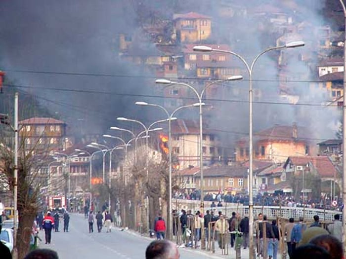 ПОГРОМ - Документарни филм о нападу шиптарских терористичких банди на преостале Србе 17. марта 2004.год (видео)