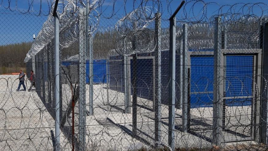 Мађари мигранте затварају у контејнере