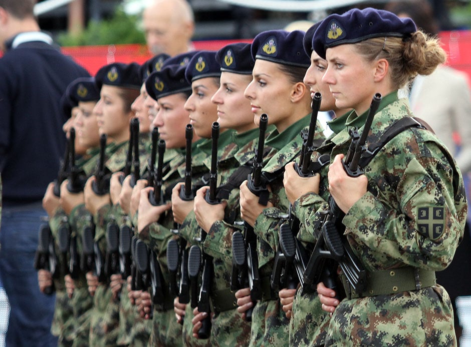 Ајмо Српкиње, осветлајте образ Отаџбини: У војној гимназији више девојчица него дечака!