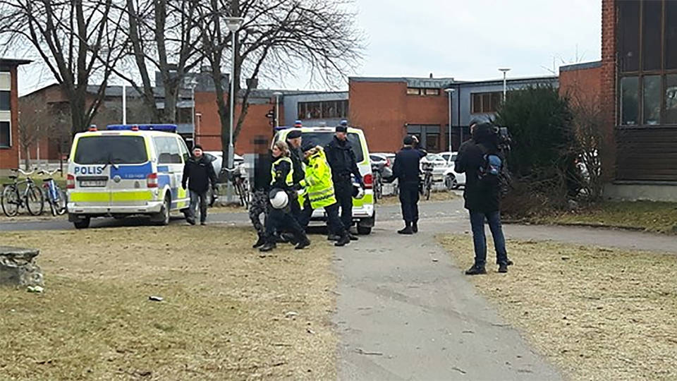 НОВИ НЕРЕДИ У ШВЕДСКОЈ: Ухапшено 11 особа у сукобу миграната са полицијом (видео)