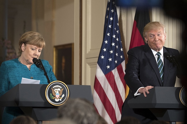 Sunday Times: Трамп предочио Меркеловој да Немачка за НАТО дугује 375 милијарди долара