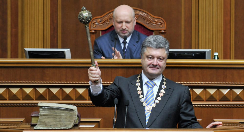 Народу Украјине рат, а лидерима брилијанти, виле, милиони