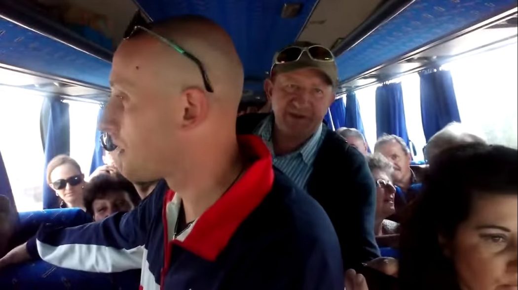 УРНЕБЕСНО! Сендвичари СНС ушли у погрешан аутобус па је настао циркус (видео)