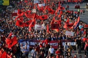 СПРЕМА СЕ ХАОС: Македонији прети грађански рат!?