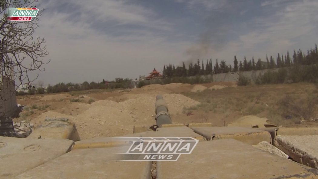 Сирија: тенковски напад у Дараји 28. април 2017.год (видео)