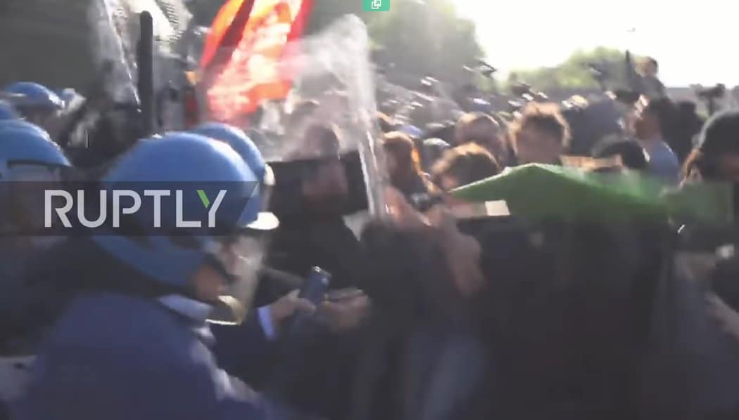 Хаос у Италији: Сукоби полиције и демонстраната (видео)