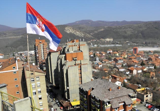 Косовска Митровица: Двојица Албанаца са фантомкама ножевима напали и ранили Србина