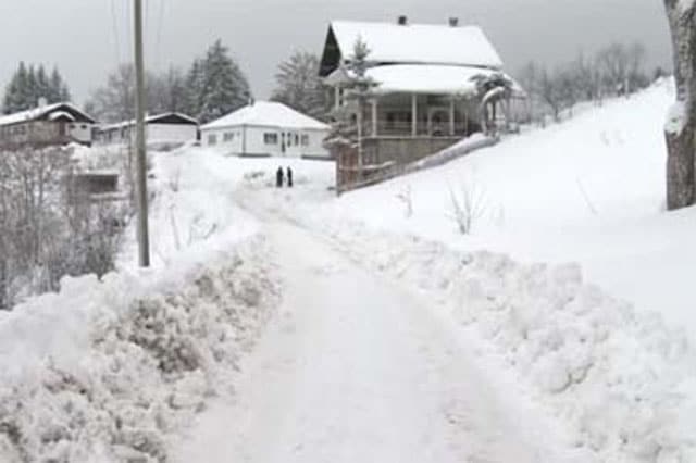 Метар снега у Љубовији: Колапс, хитно потребна помоћ