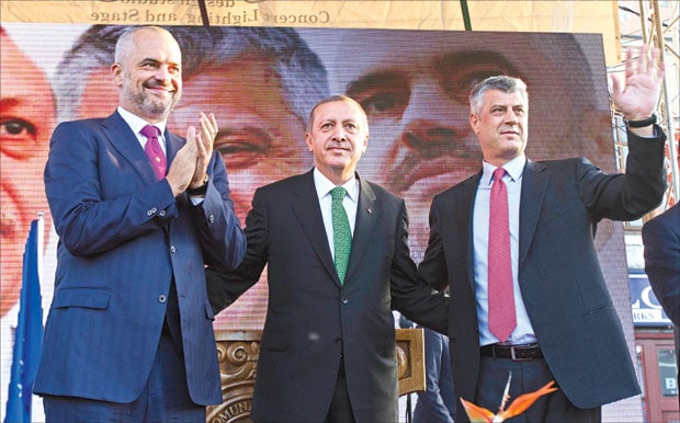 Ердоган преко шиптара гура идеју Велике Албаније уз помоћ које припрема турску експанзију на Хелм у само залеђе Грчке