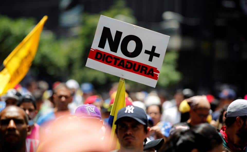 У антивладиним протестима у Венецуели петоро мртвих (видео)