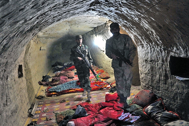 Сноуден: Пентагон је у Авганистану разарао тунеле који су 80-их саграђени новцем CIA