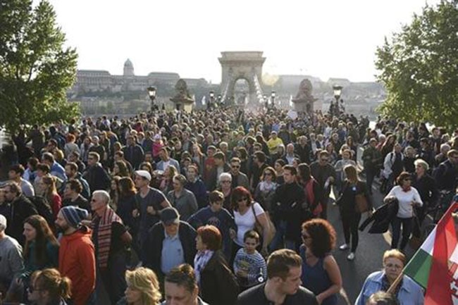 Сорош на улице Будимпеште извео своју „војску”од 70.000 људи