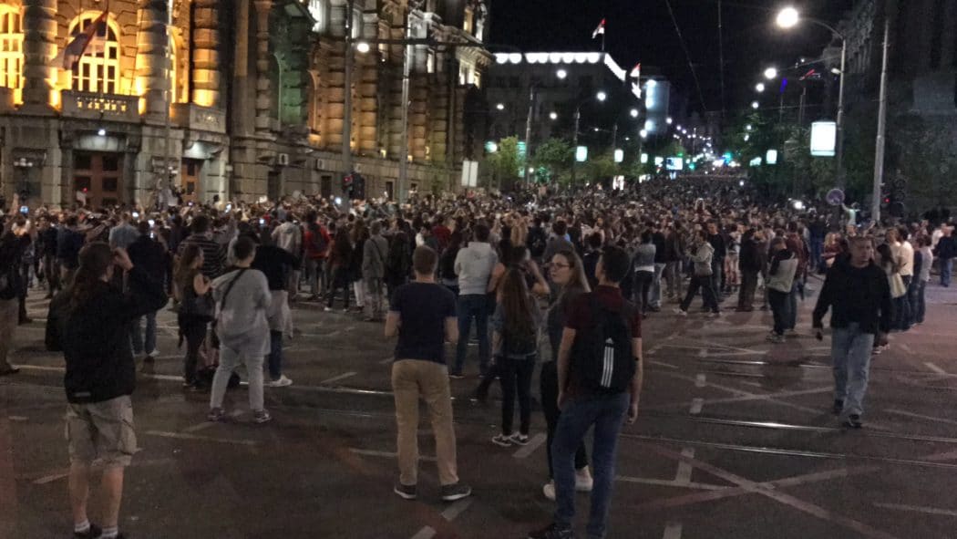 Са лица места: Тренутно испред Скупштине се налази најмање 30 000 људи, студенти Ниша крећу у протесте