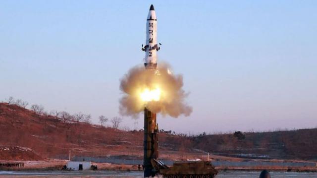 Северна Кореја лансирала на северозападу земље балистичку ракету непознатог типа