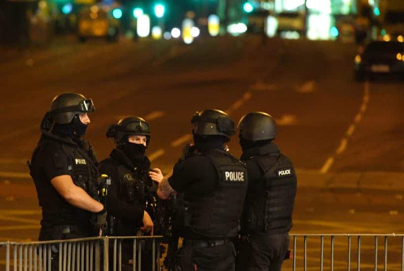 Исламска држава преузела одговорност за терористички напад у Манчестеру који је однео 22 живота