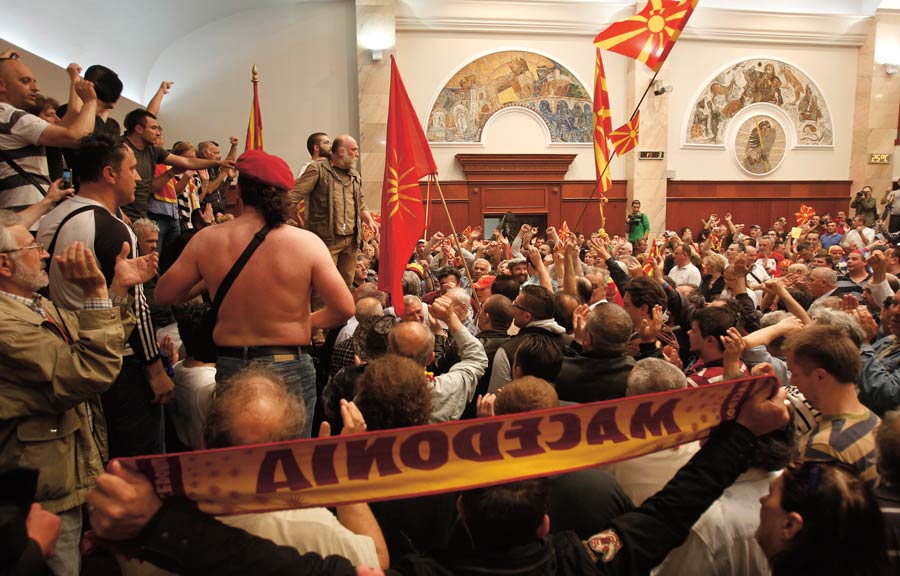 У Македонији потпуно безвлашће — пукао и локал!