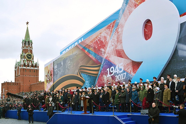 Парада Победе: Црвеним тргом прошло 10.000 војника, тенкови „Армата“, арктички ракетни системи... (видео)