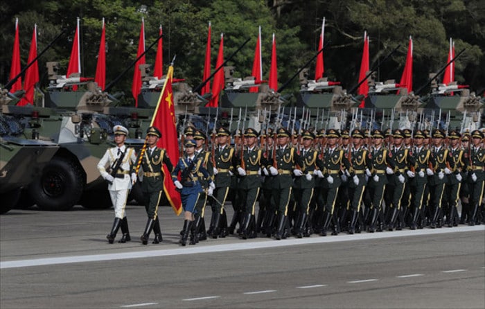 Председник Кине Сји Ђинпинг на великој војној паради у Хонгконгу (фото, видео)