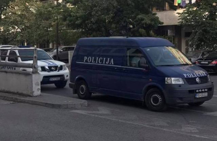 Монтенегринска полиција упала у стан Небојше Медојевића и просторије ПзП-а, очекује се упад у Скупштину (видео)