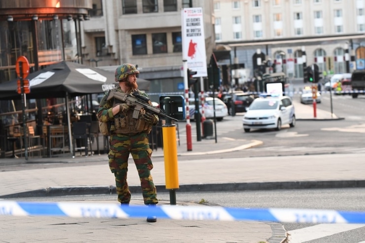 У Бриселу на железничкој станици полиција ликвидирала бомбаша самоубицу (видео)