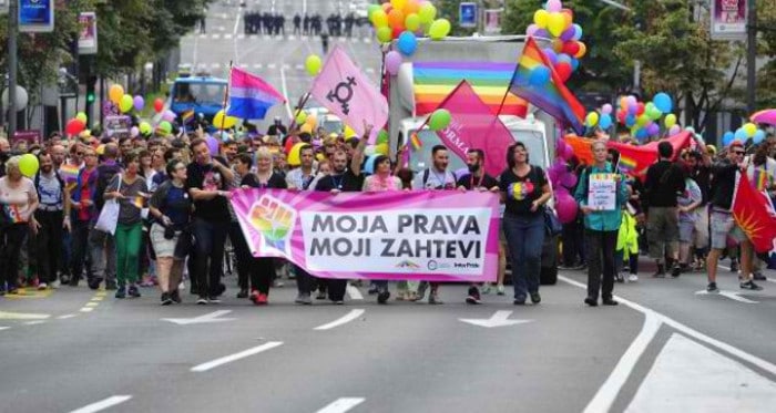 Напредњаци из Врања за чланове странке организују ОБАВЕЗАН бесплатан превоз на геј параду због подршке Вучићу и Брнабићки