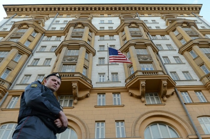ЕГЗОДУС: Русија наредила да око 700 америчких дипломата и чланова њихових породица напусти Русију што је преко 2.000 људи