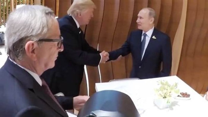 Коначно се руковали Путин и Трамп (видео)
