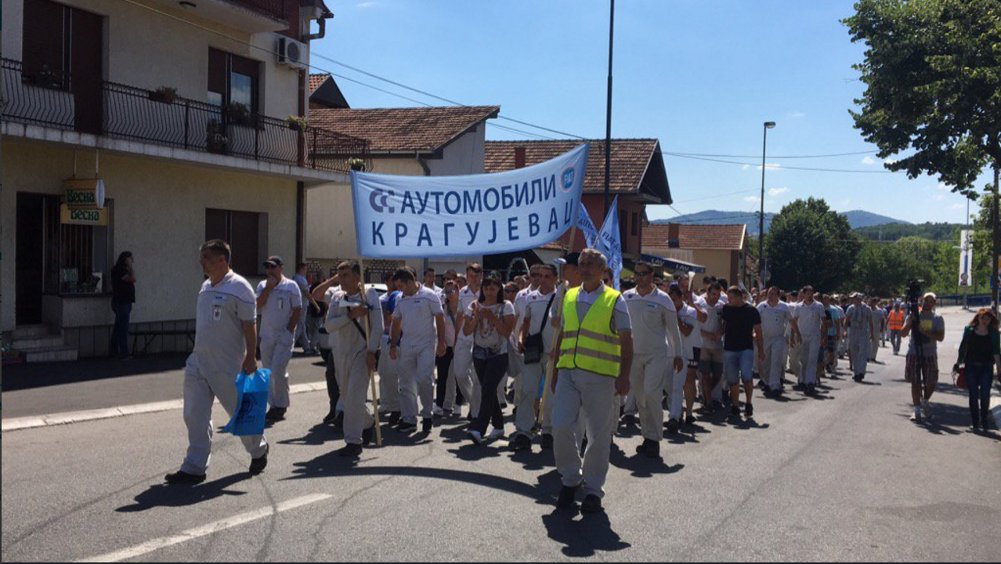Радници наставили штрајк у Фијату: "Лопови, лопови" и "ово је Србија" се ори Крагујевцом (видео)