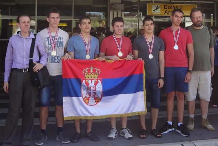 Млади физичари са пет медаља допутовали у Београд