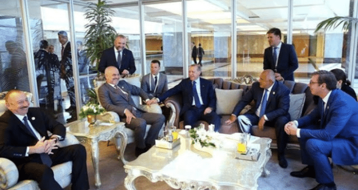 Погледајте како Еди Рама и Ердоган подјебавају Вучића који блеји као теле у шарена врата!