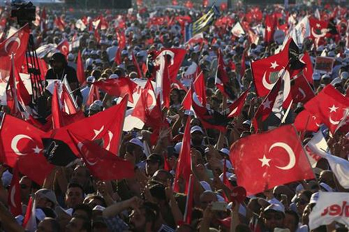 Турска: Отпуштено још 7.400 државних службеника због покушаја пуча