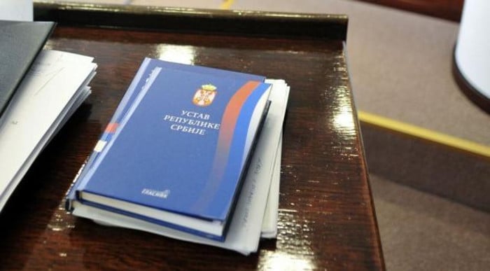 Влада Србије усвојила предлог промене Устава