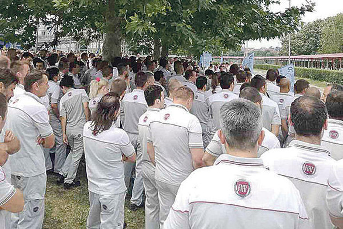 Италијански радници подржали штрајкаче Фијата у Крагујевцу!