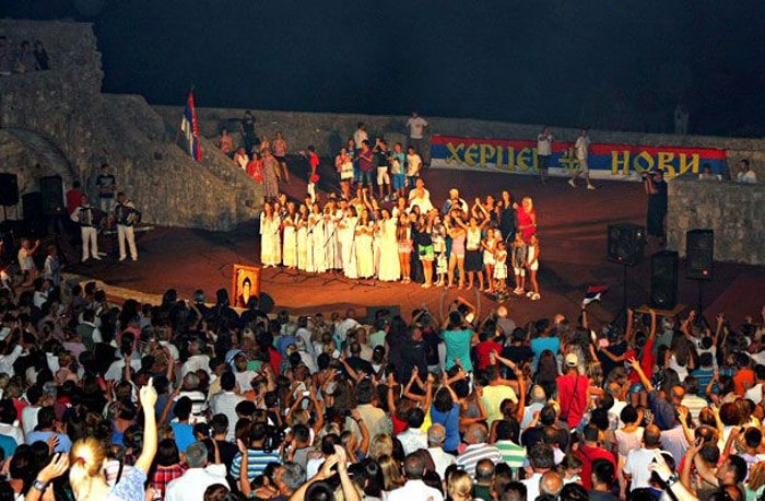 Херцег Нови: Одржан добротвoрни концерт „Херцег Нови за Косово и Метохију“ на Канли кули