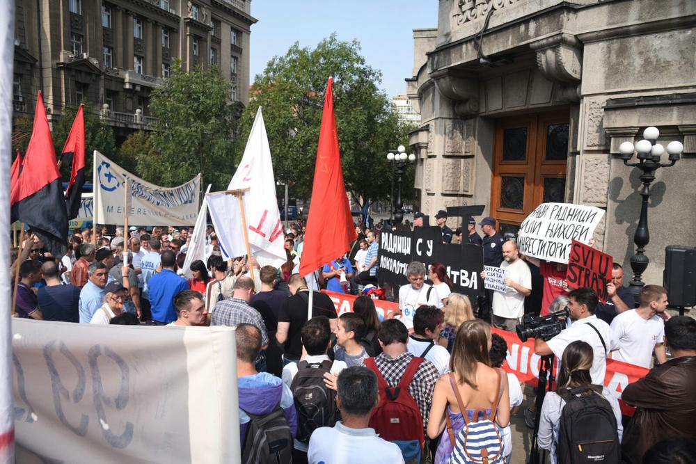 Радници "Гоше" штрајкују испред Владе Србије
