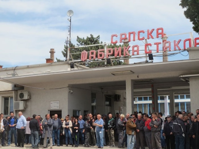 Без потписивања решења отпуштено 230 радника Српске фабрике стакла у Параћину