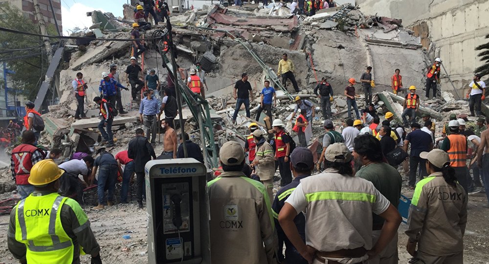 Мексико: Зграде срушене, више од 200 мртвих у разорном земљотресу (видео)