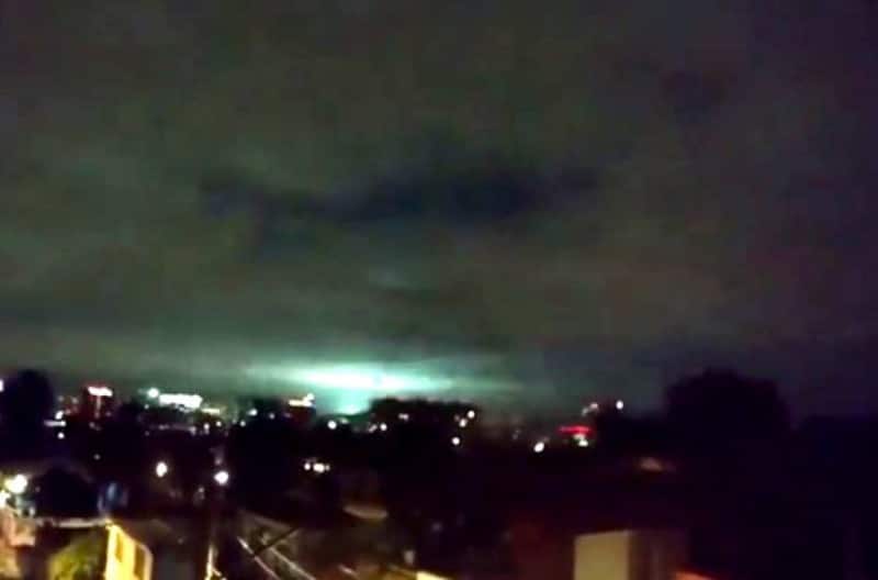Мистериозна светлост изнад Мексико Ситија појавила се одмах након земљотреса (видео)