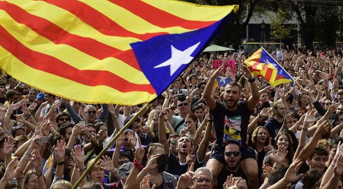 Генерални штрајк блокирао Каталонију, у Барселони масовни протести (видео)