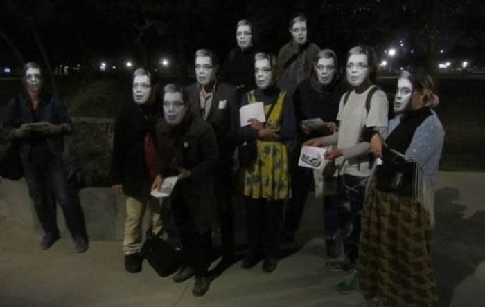 Полиција привела уметнике због маске с ликом Александра Вучића