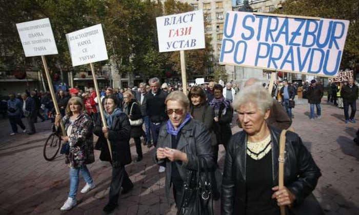На протесту пензионера: Неће милостињу режима, хоће своје зарађене пензије