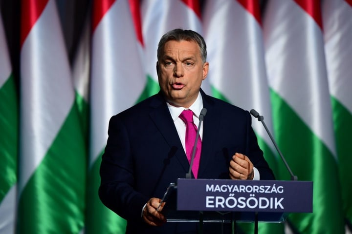 Мађарска: Орбанова странка припрема закон којим се брани употреба петокраке, предвиђена казна од 6,5 милиона евра или две године затвора