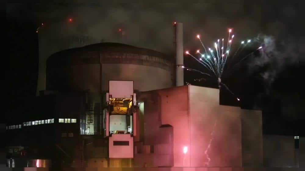 Безбедност нуклеарних електрана у Француској - акивисти упалили ватромет у нуклеарки (видео)