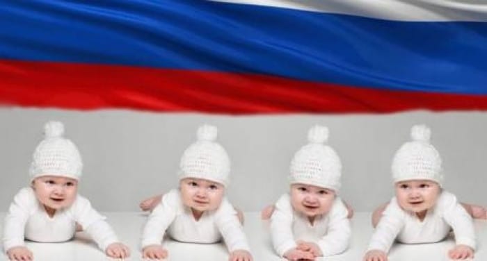Путин обећао младим породицама: за прво дете по 150 евра првих 18 месеци