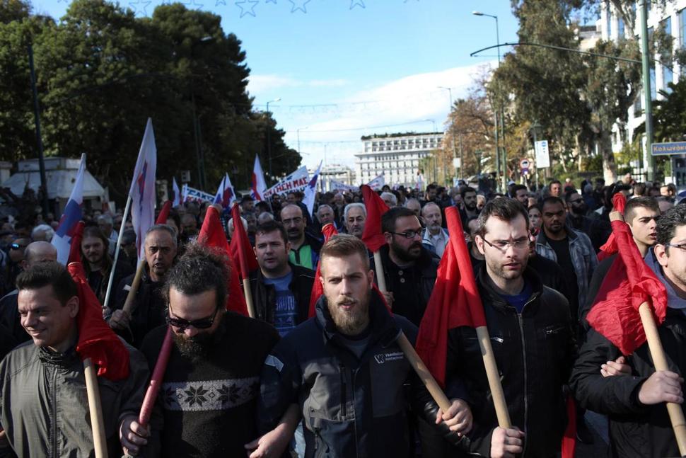 Једнодневни генерални штрајк због мера штедње паралисао Грчку (видео)