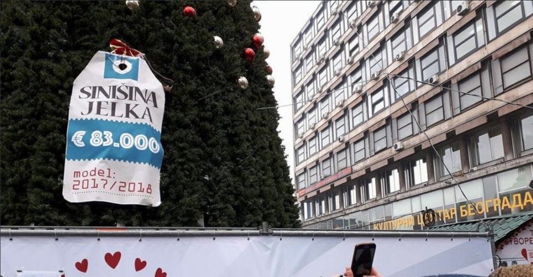 Уговор за новогодишњу јелку у центру Београда није раскинут, Синиша Мали лаже да је јелка поклоњена