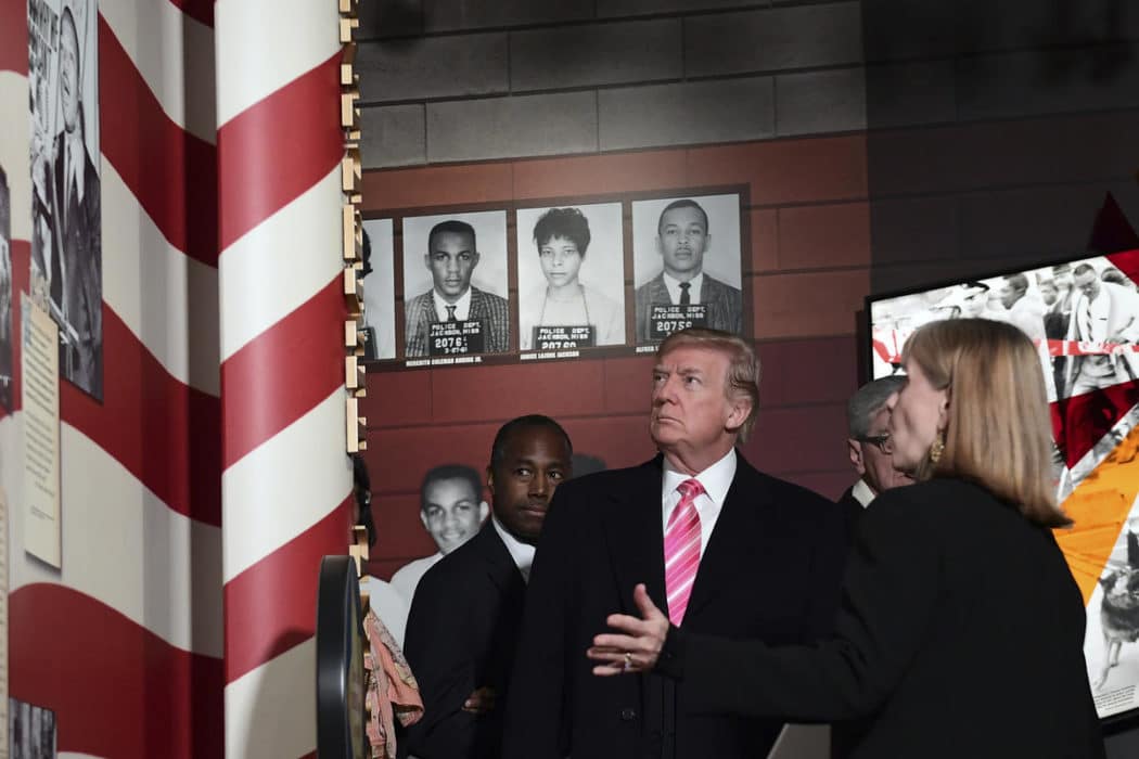 Црнци и грађанисти бојкотовали Трампову посету Музеју за грађанска права у Џексону